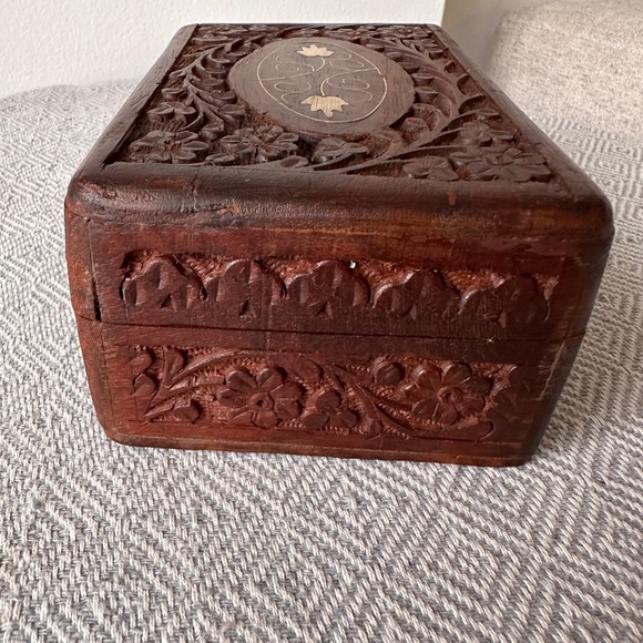 Vintage Hand-Carved Wooden Jewelry Box with Inlaid Floral Design 6x4" India - Picture 8 of 12